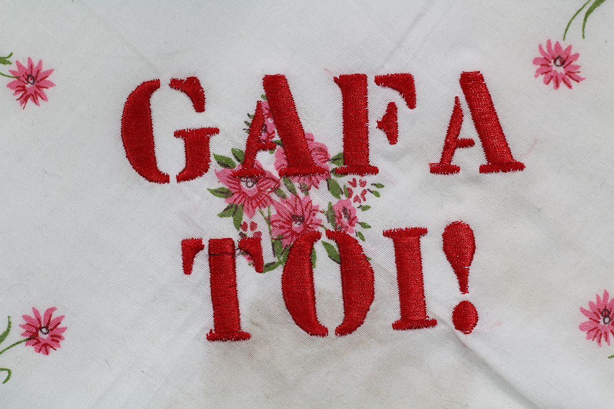 Série GAFA TOI! // Mouchoir BIG GAFA TOI! (détail) // Blockchain ID : 1BvLz6qSart3GhzH57x1dbyDvTR5TyZUsm