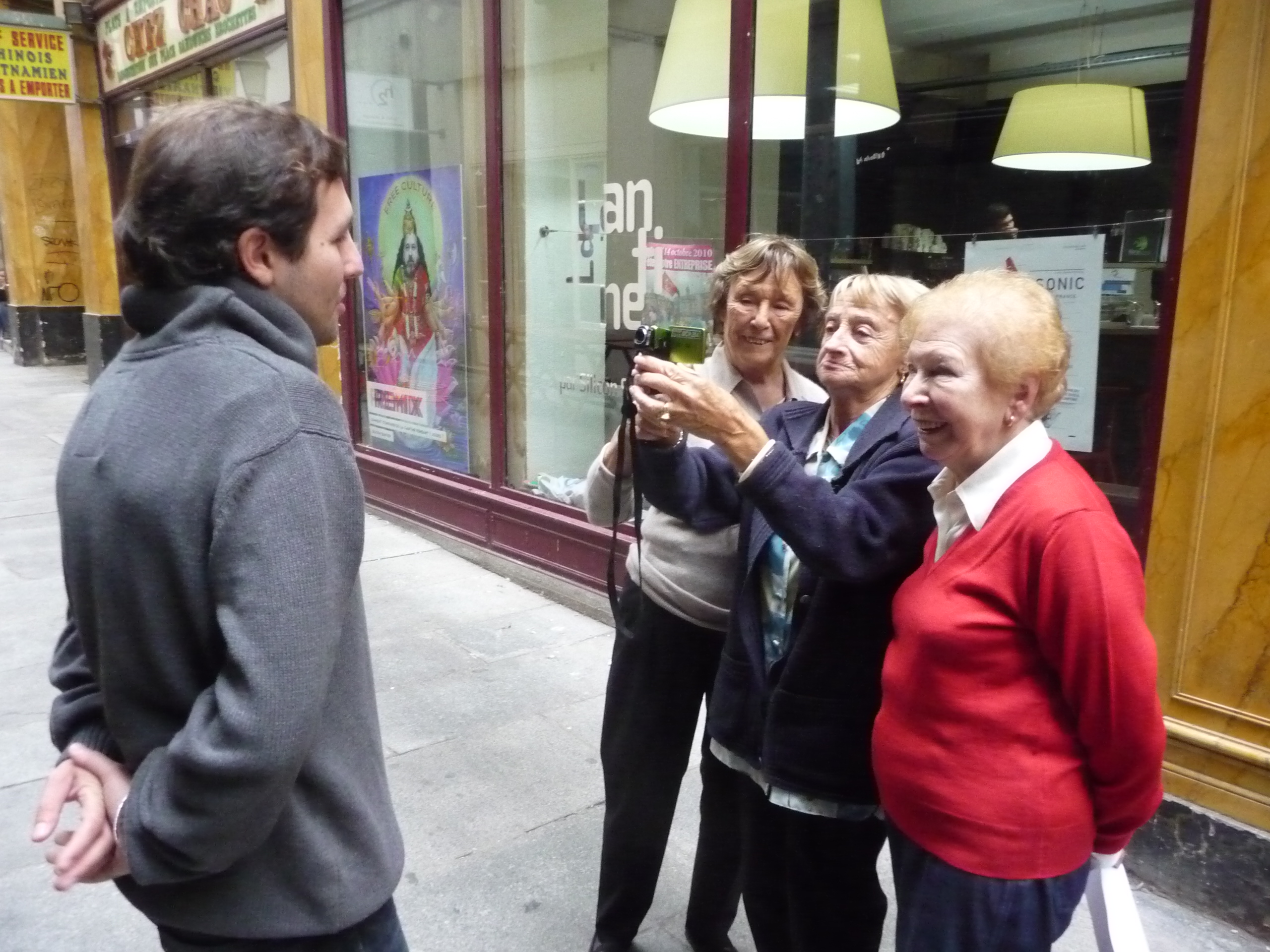 Gisèle, Annick et Dolorès, as famous reporters