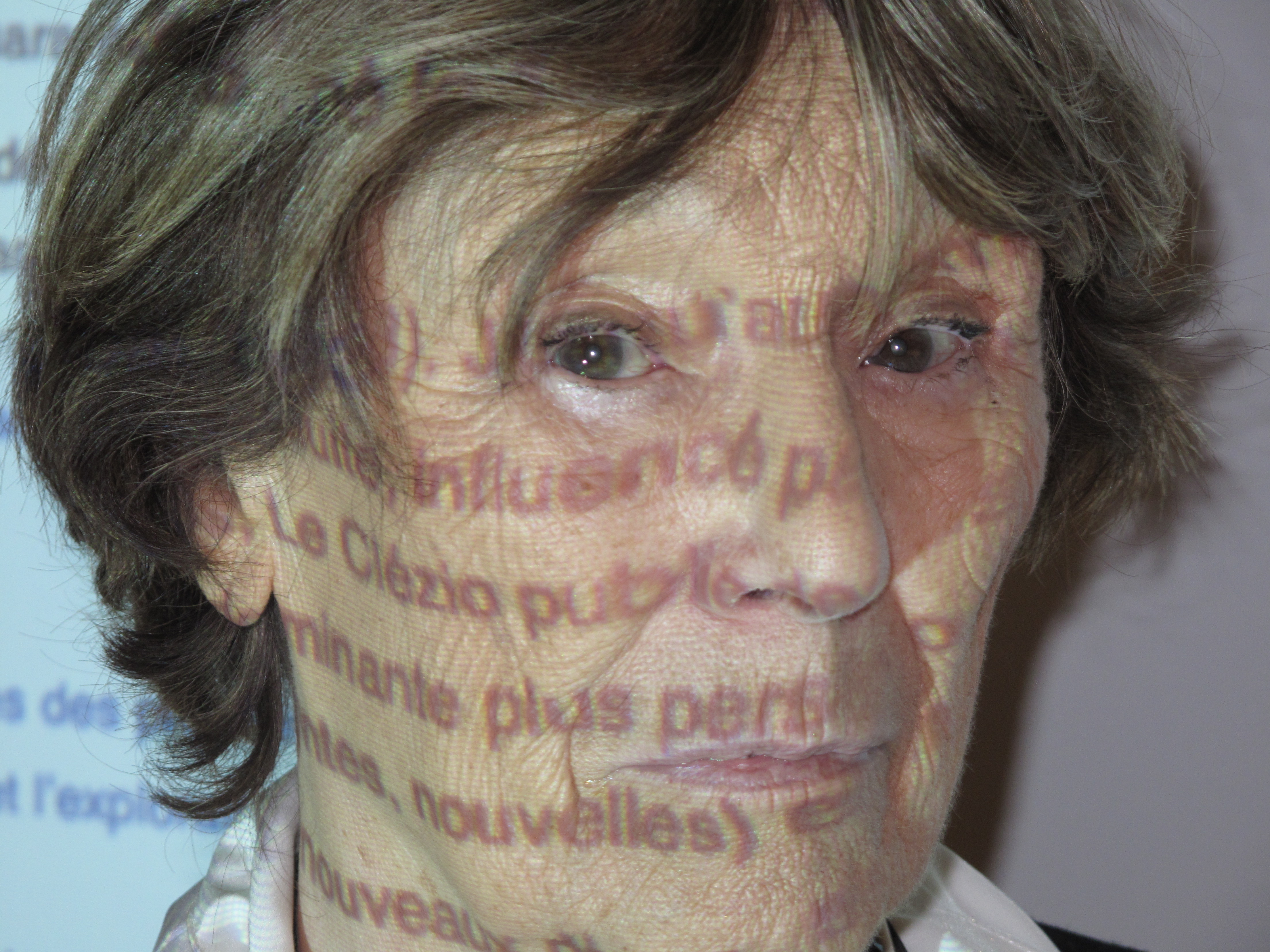 Gisèle, text projection